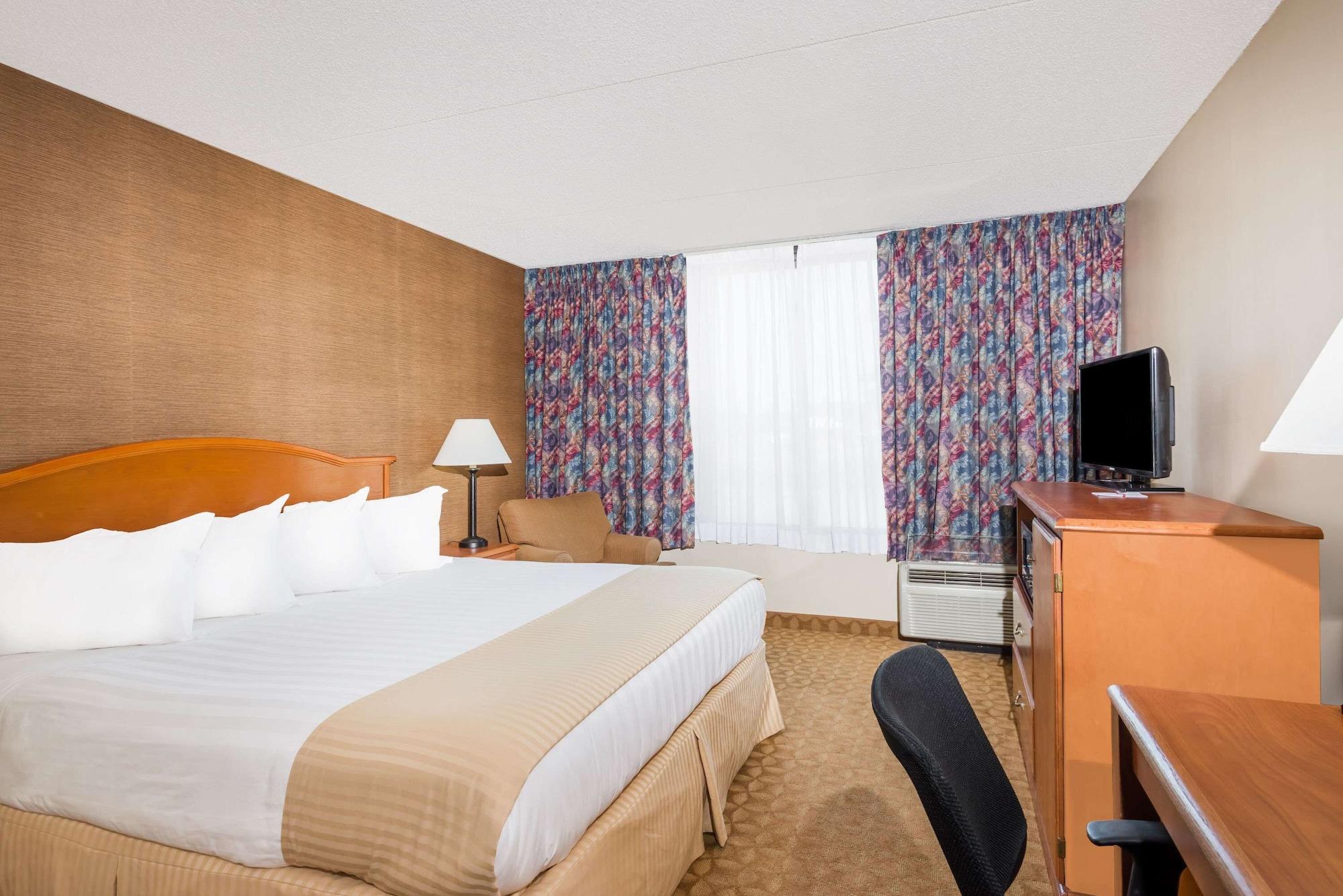 Ramada By Wyndham Watertown Thousand Kültér fotó