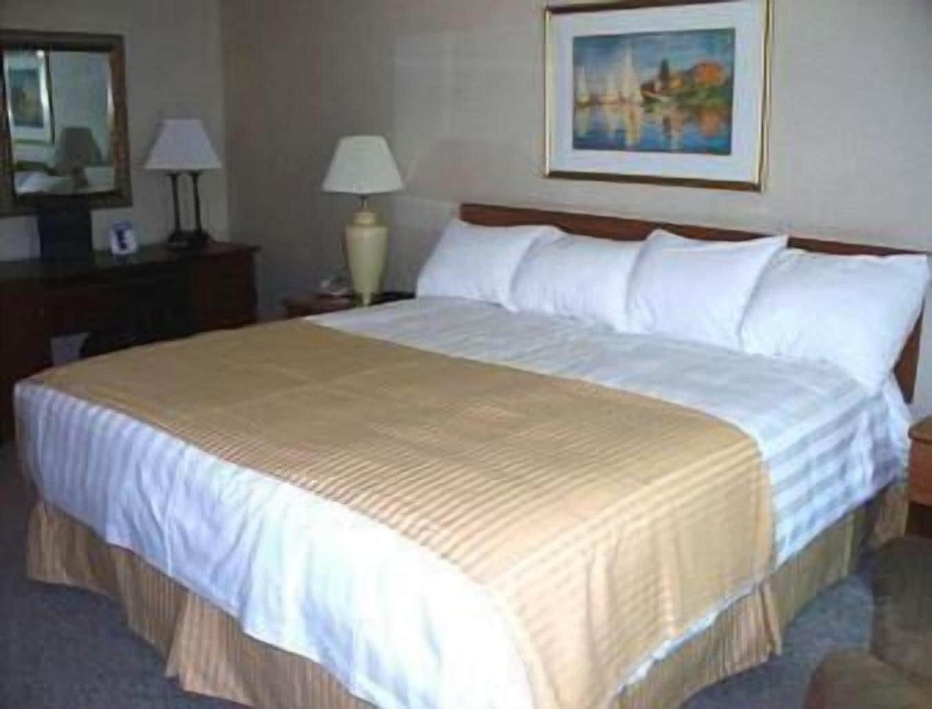 Ramada By Wyndham Watertown Thousand Kültér fotó
