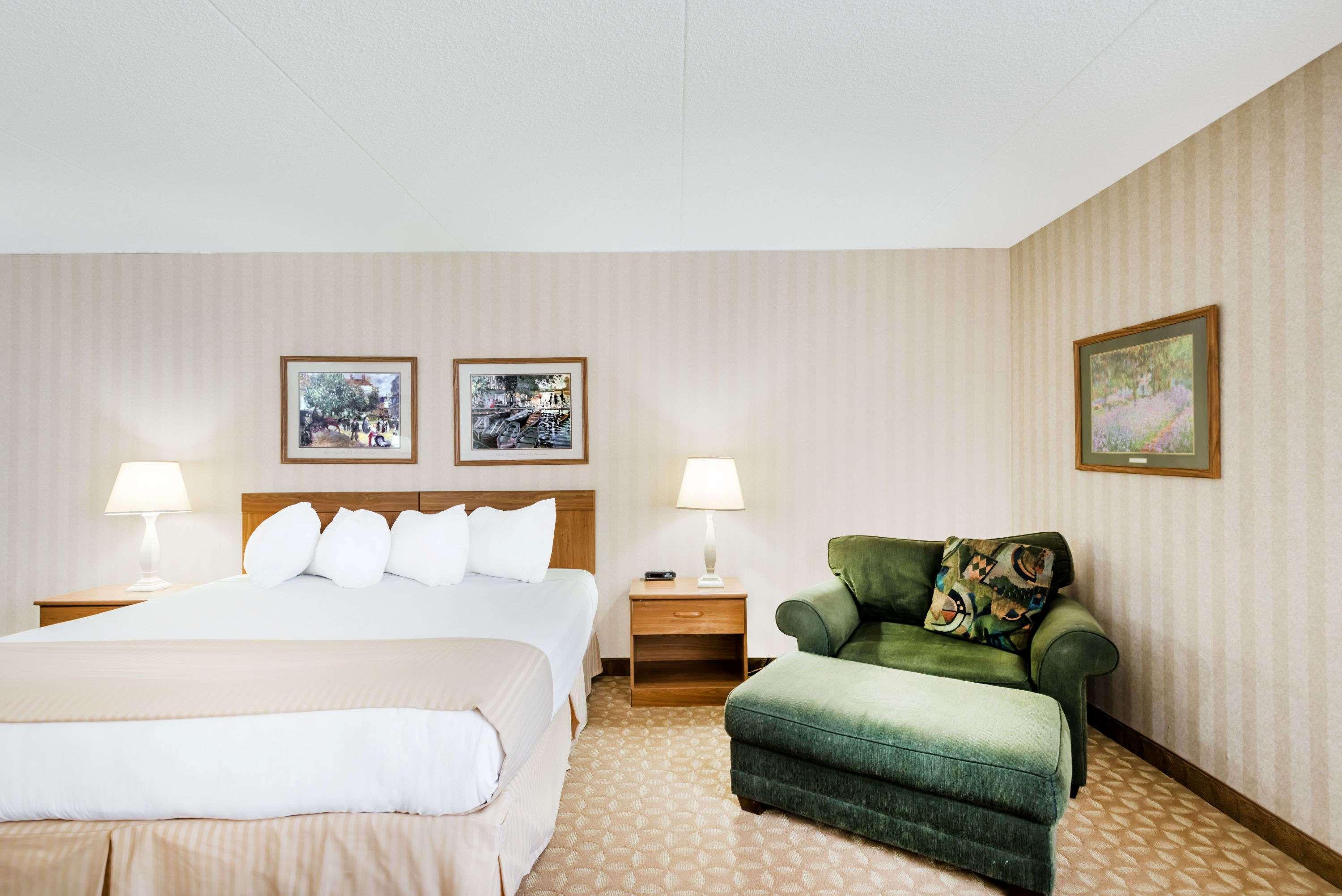 Ramada By Wyndham Watertown Thousand Kültér fotó