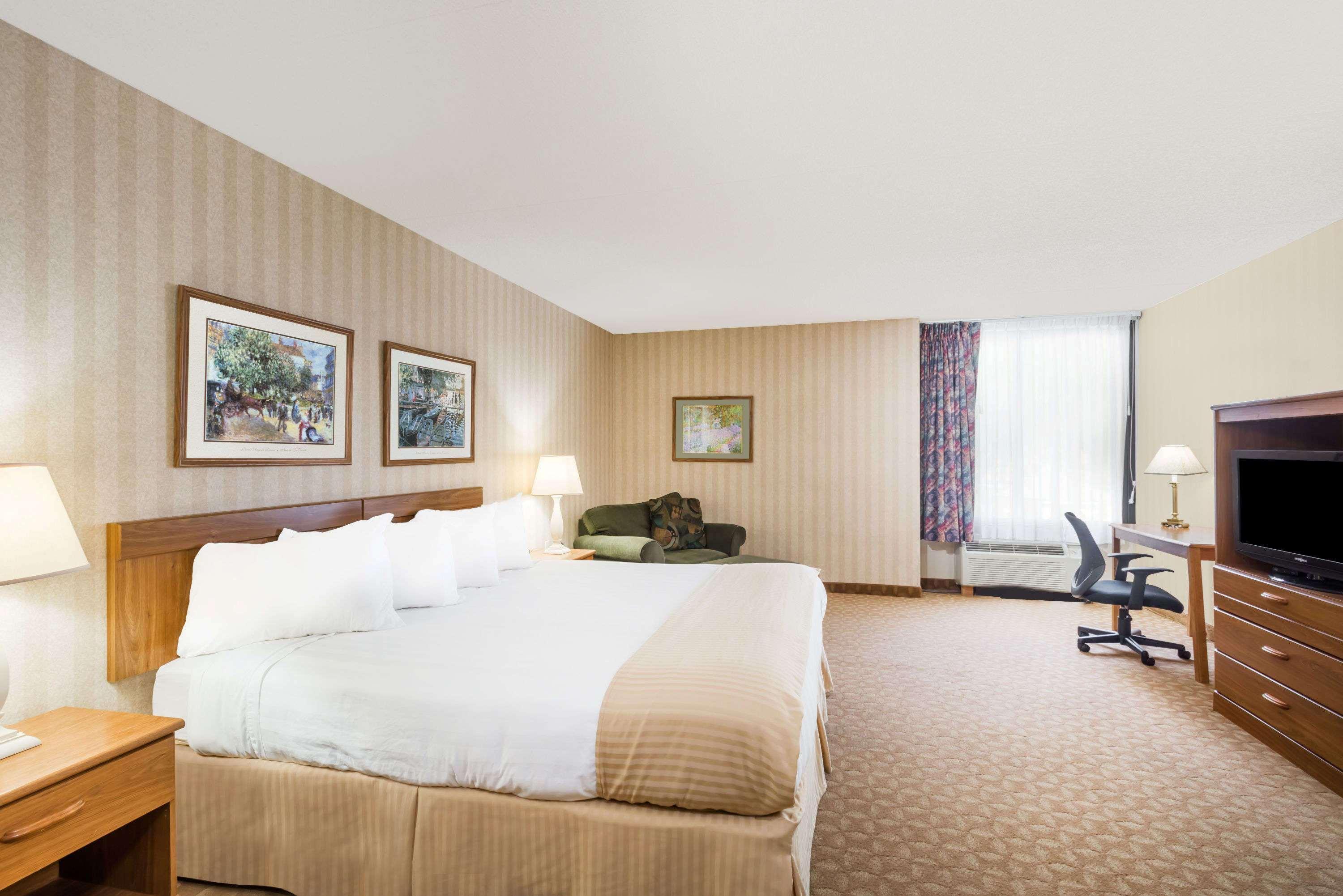 Ramada By Wyndham Watertown Thousand Kültér fotó
