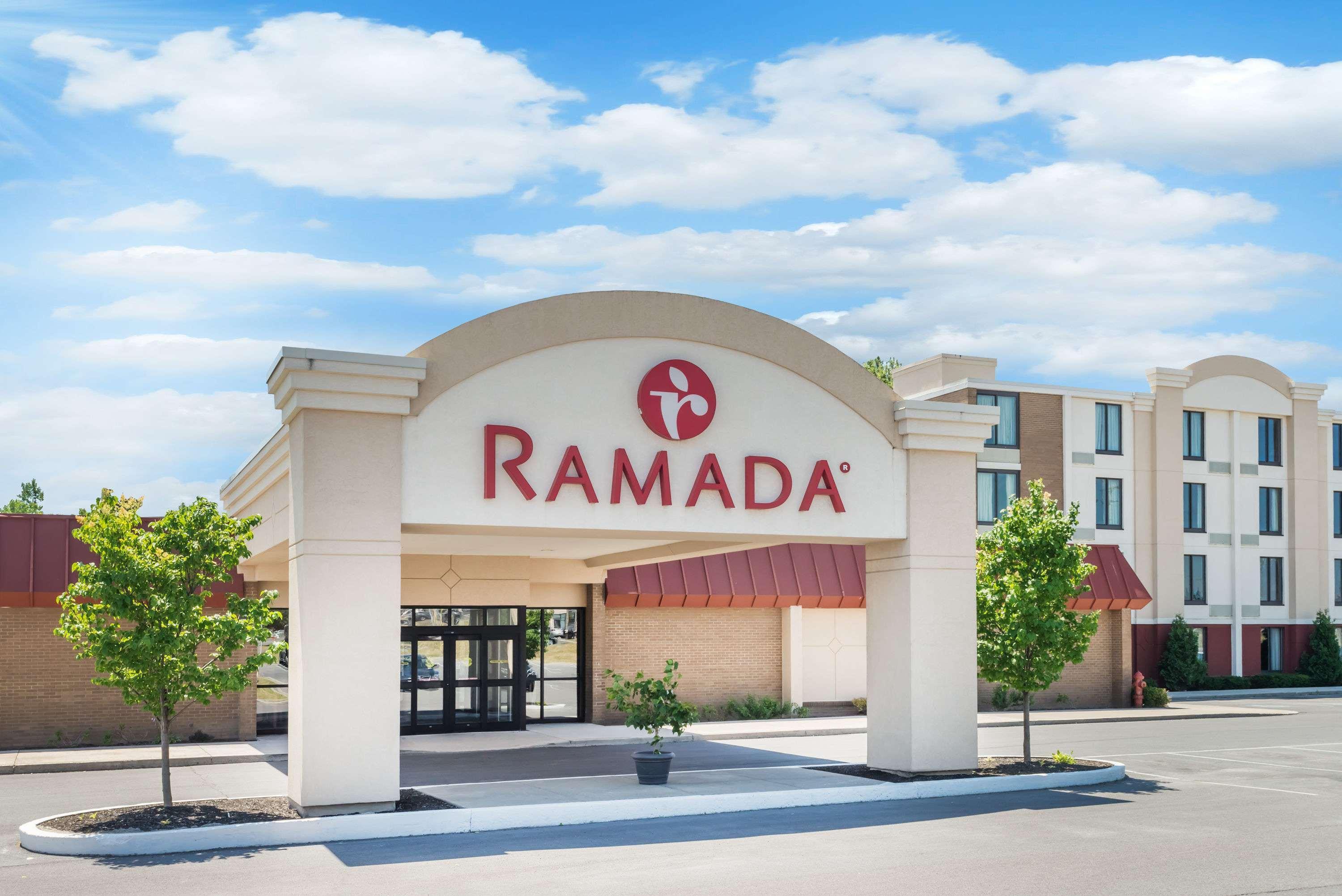 Ramada By Wyndham Watertown Thousand Kültér fotó