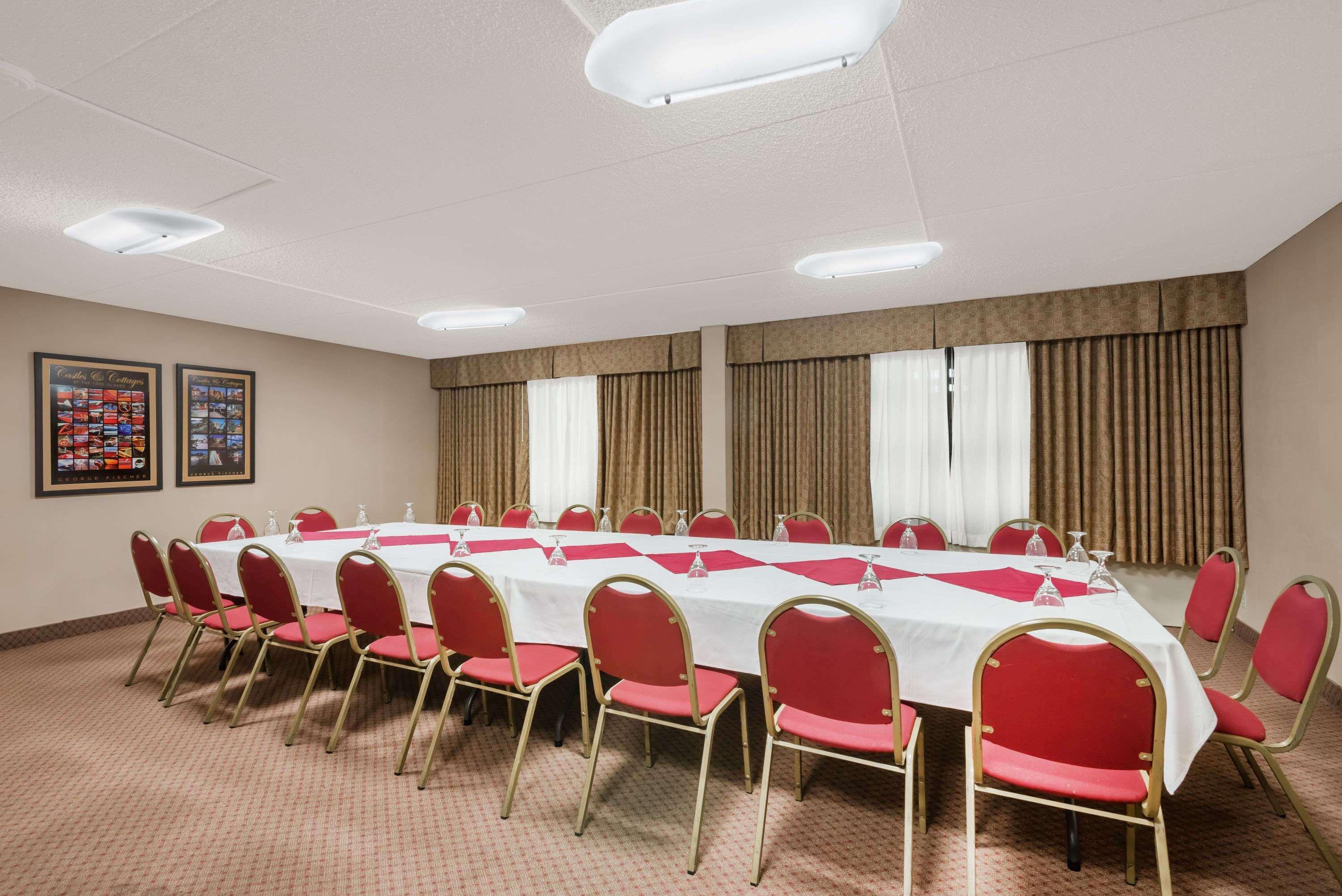 Ramada By Wyndham Watertown Thousand Kültér fotó