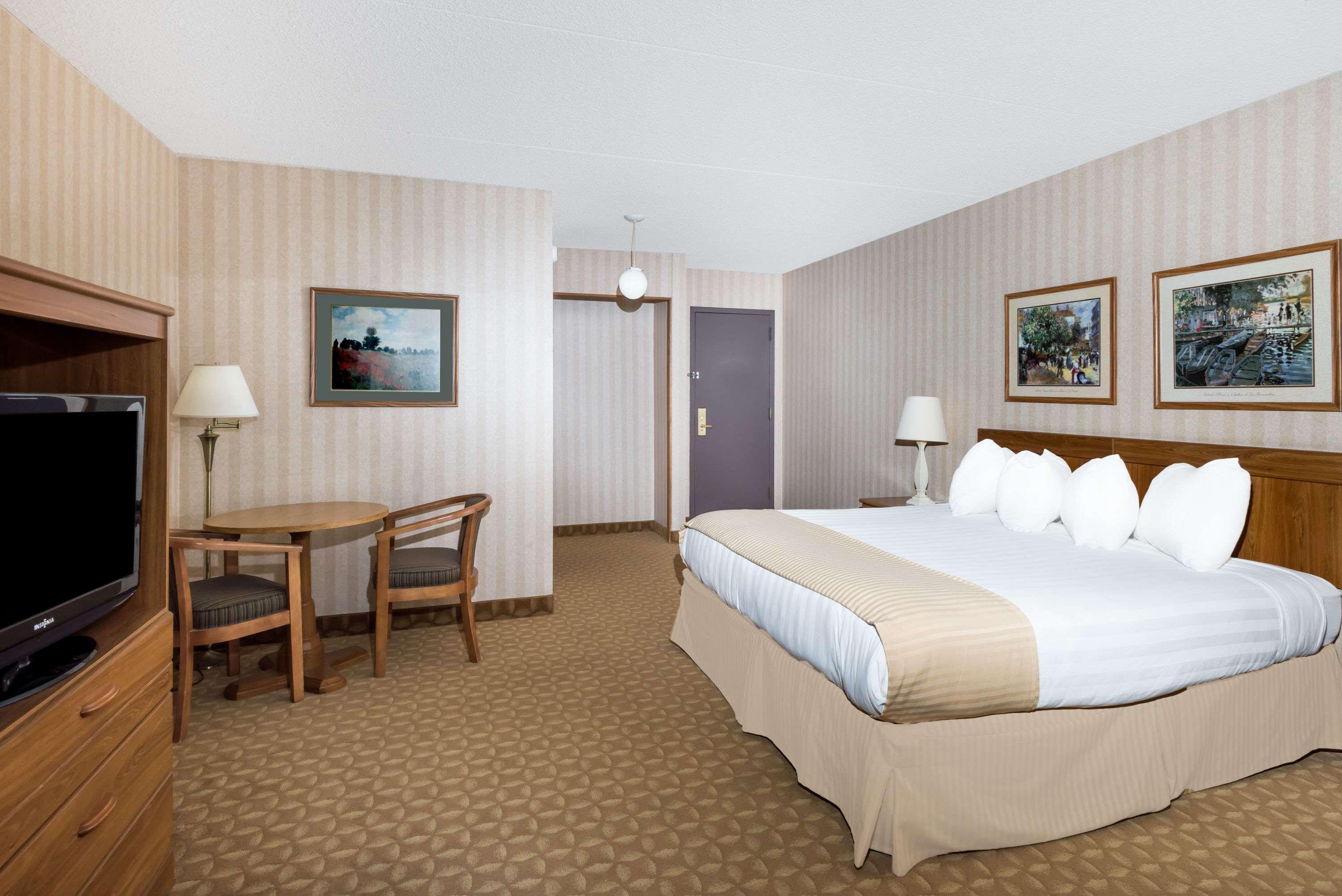 Ramada By Wyndham Watertown Thousand Kültér fotó