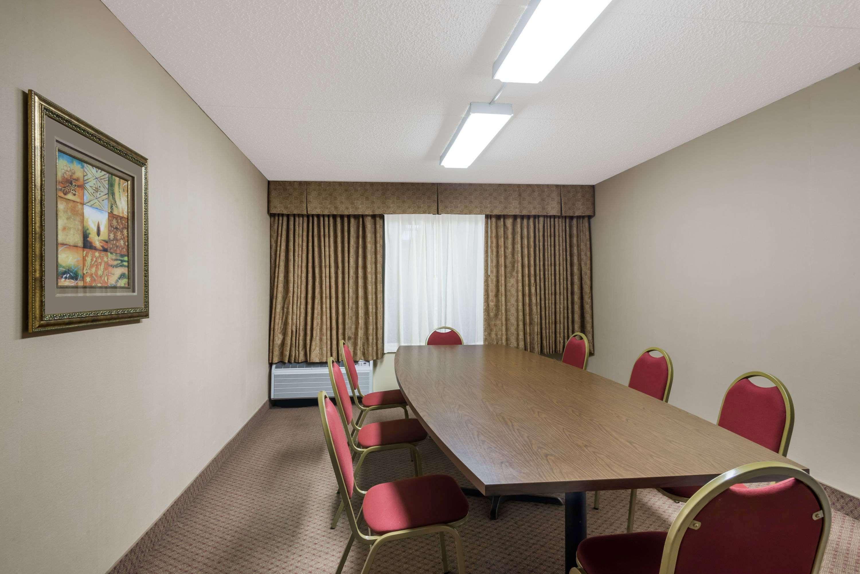 Ramada By Wyndham Watertown Thousand Kültér fotó