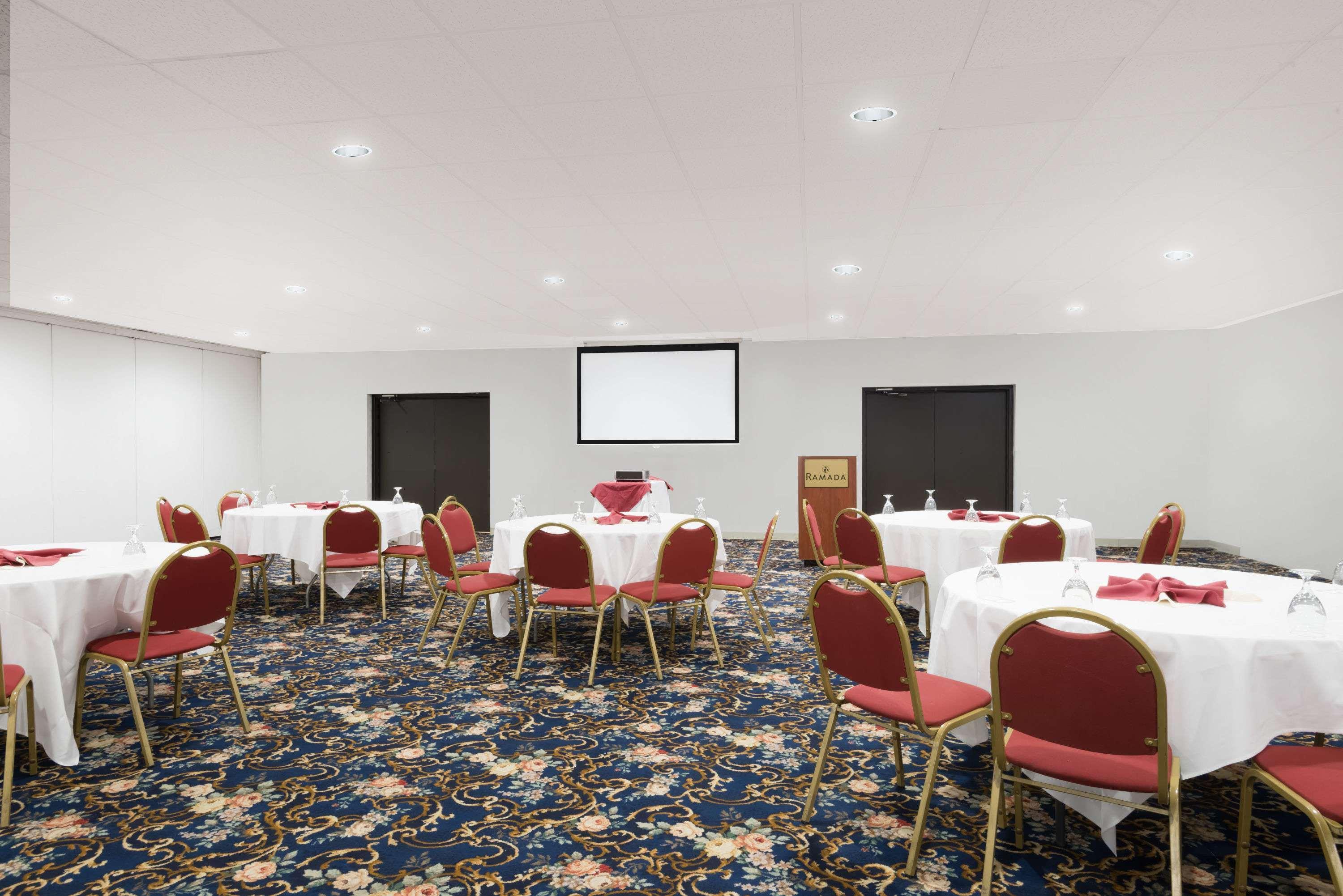 Ramada By Wyndham Watertown Thousand Kültér fotó